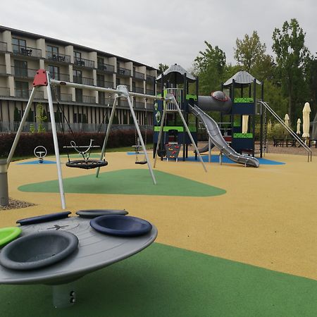 Holiday Inn Resort Warsaw Jozefow By Ihg Exterior photo
