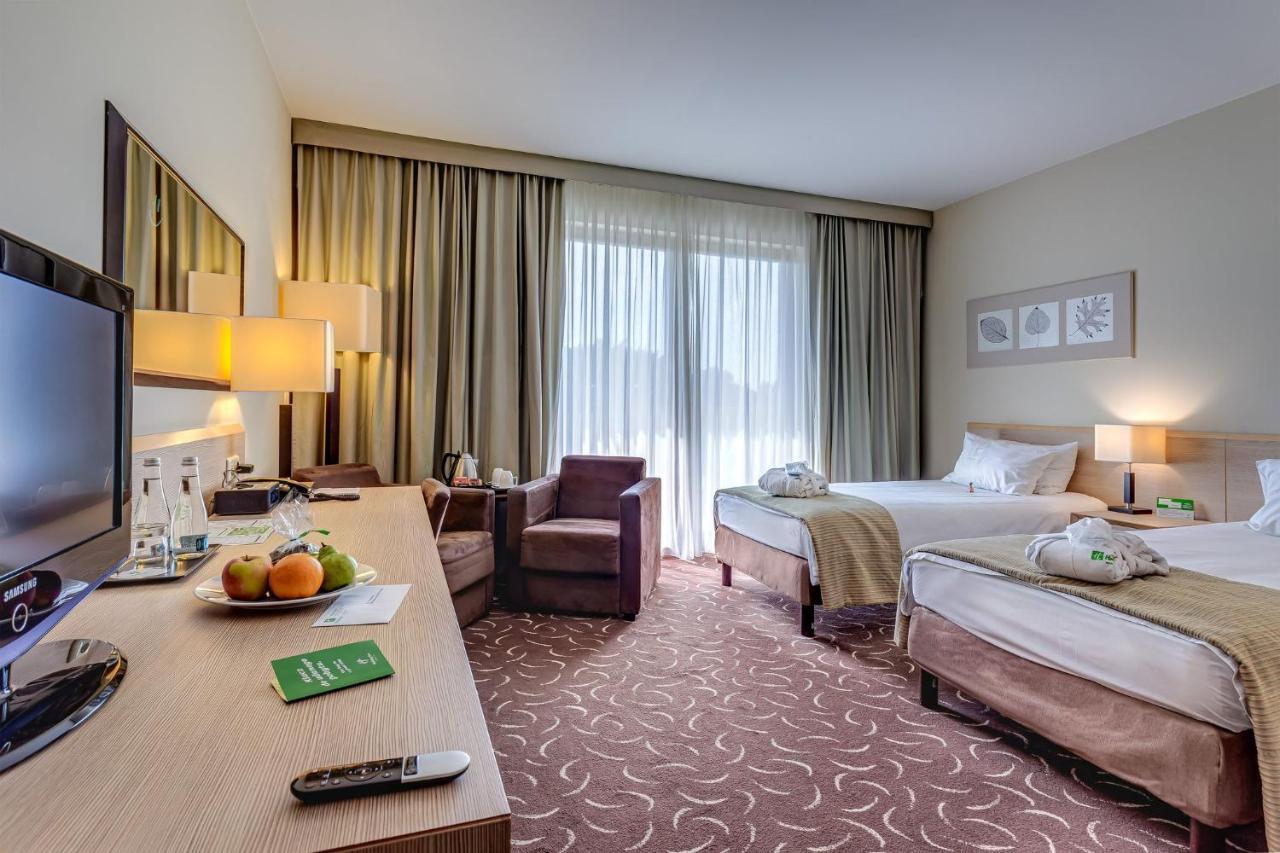 Holiday Inn Resort Warsaw Jozefow By Ihg Exterior photo