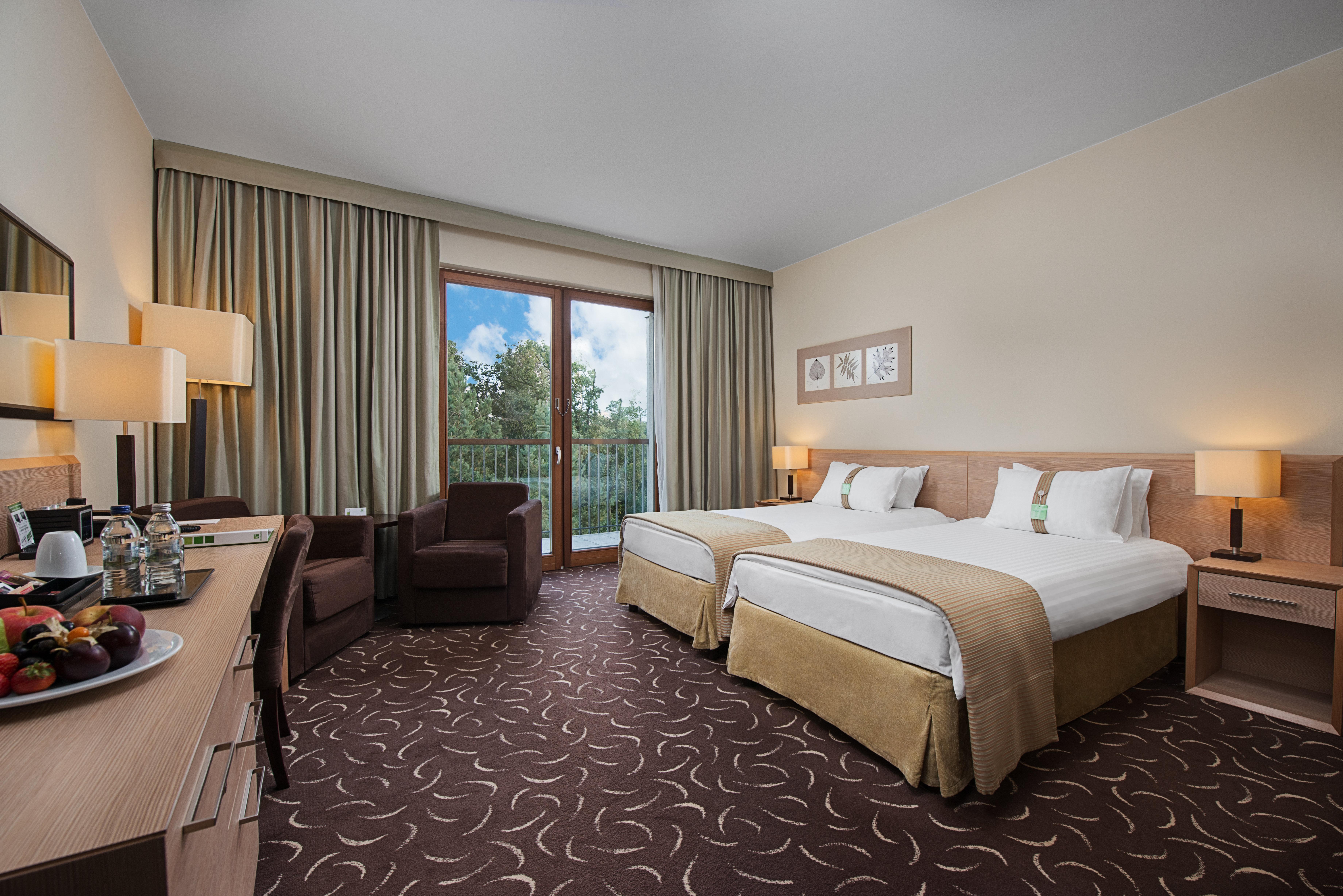 Holiday Inn Resort Warsaw Jozefow By Ihg Exterior photo
